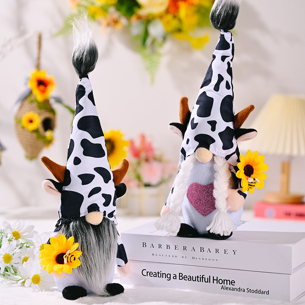 Cow gnomes hold sunflower