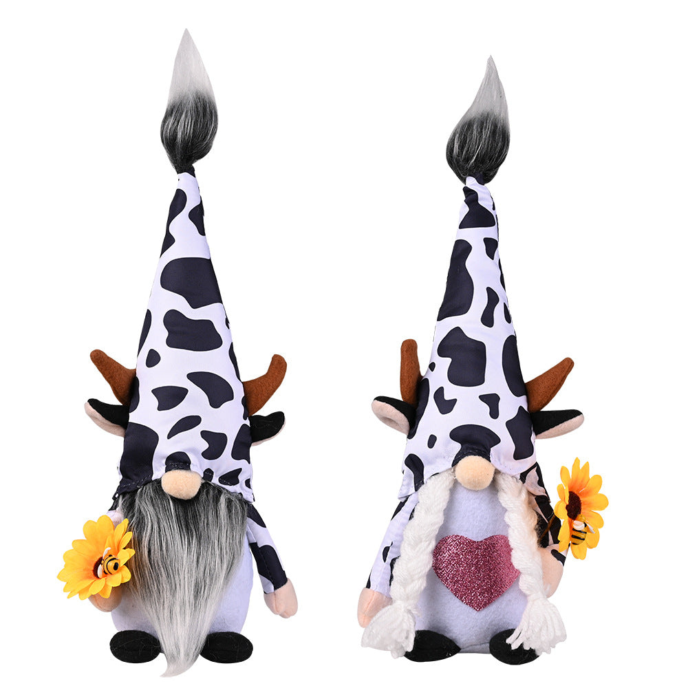 Cow gnomes hold sunflower