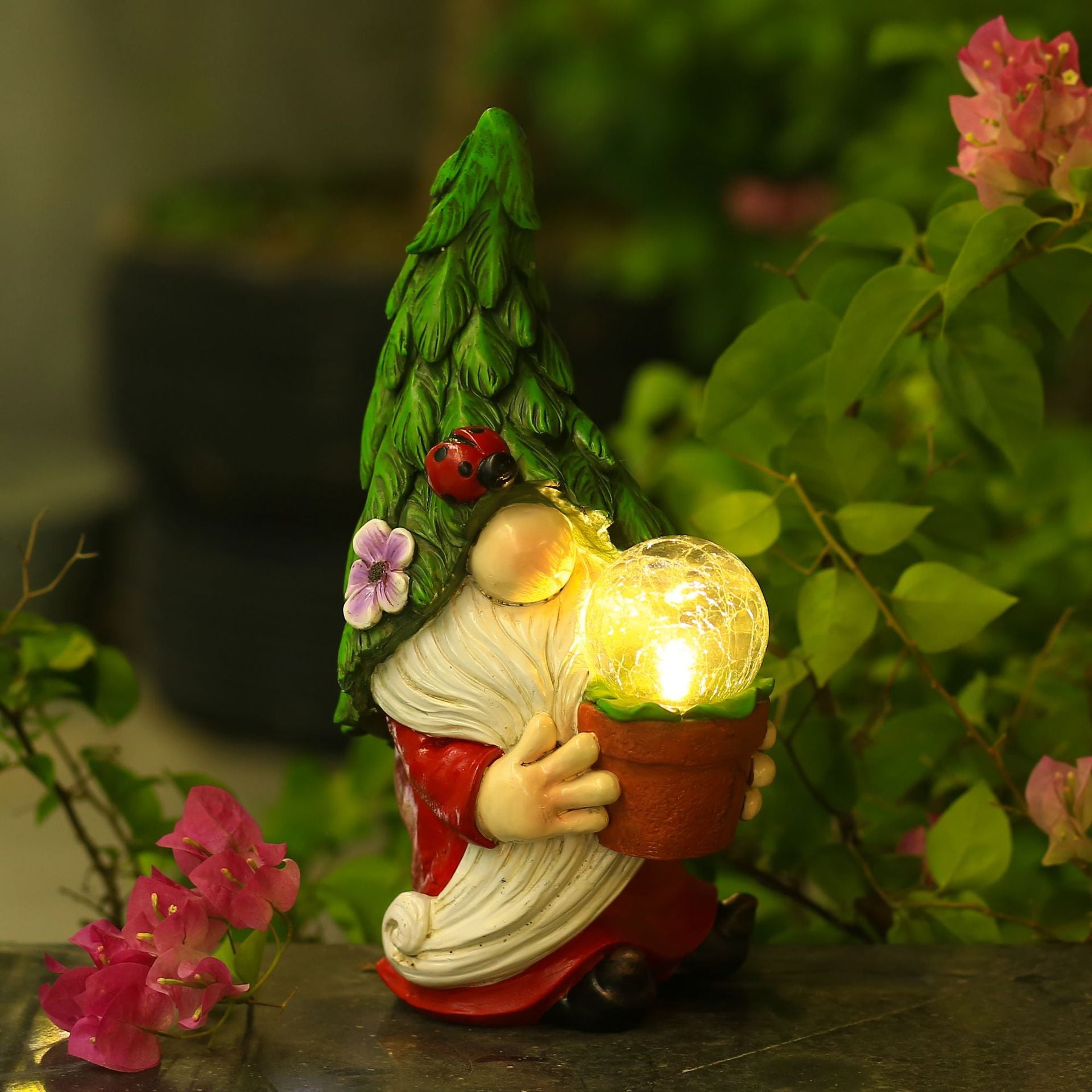 Resin Gnome Gardener Statue With Solar Light