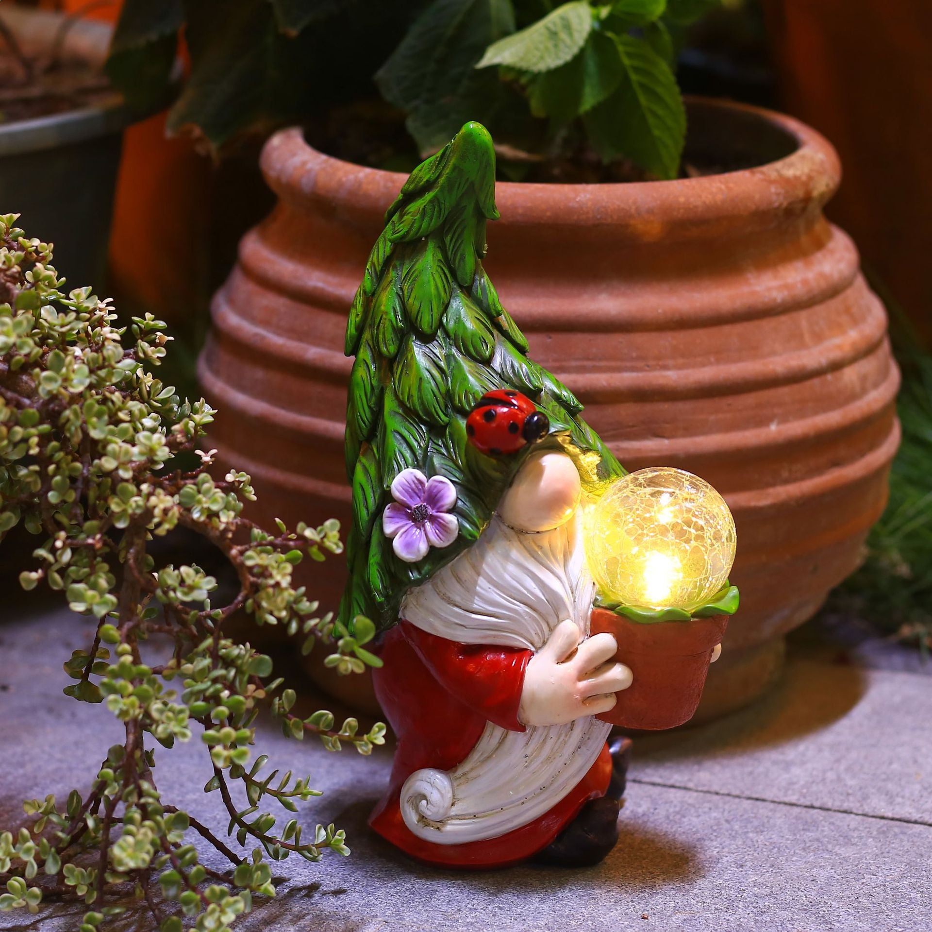 Resin Gnome Gardener Statue With Solar Light