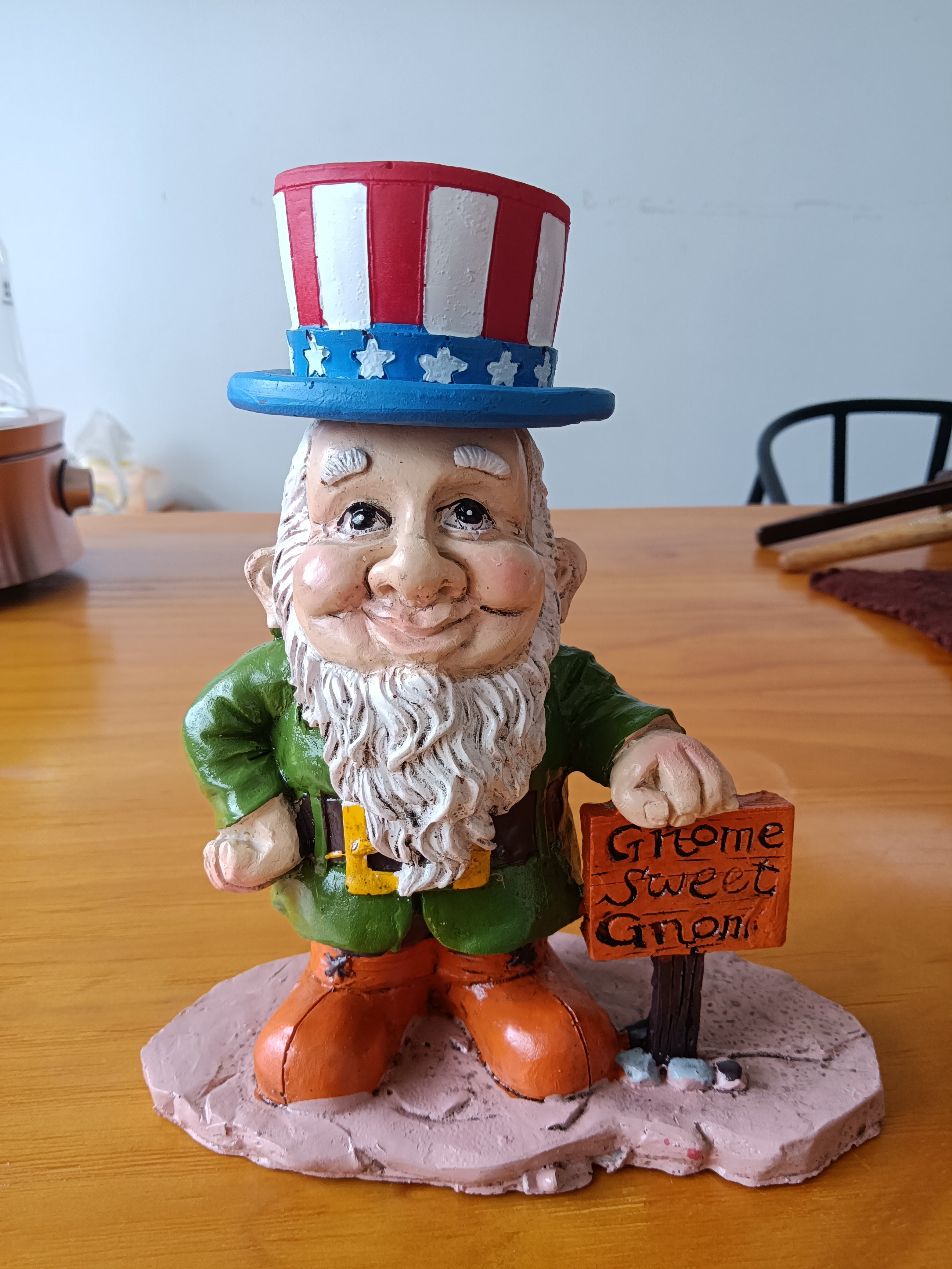Resin Garden Gnome With Interchangeable Hat For Holiday Gift